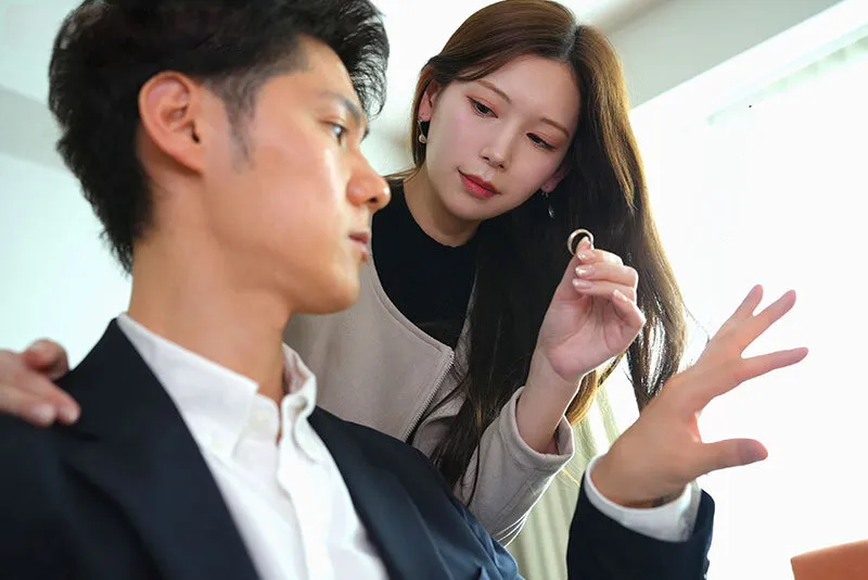 Người vợ đi đi chơi, gã chồng ở nhà bị nhỏ em cô vợ gạ xoạc không trượt phát nào